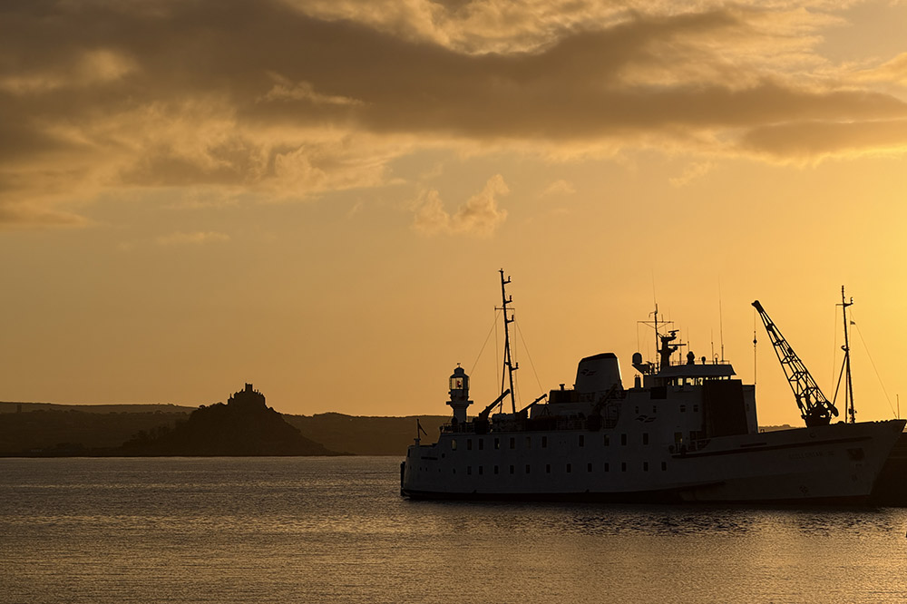 ScillonianIII and St Michael's Mount